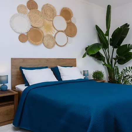 Hillside With Sea View & Fibre Internet Apartment *