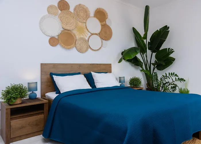 Hillside With Sea View & Fibre Internet Apartment *