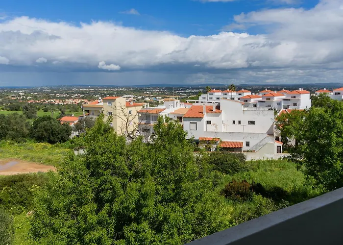 Hillside With Sea View & Fibre Internet