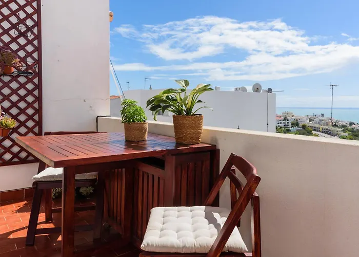 Hillside With Sea View & Fibre Internet Apartment