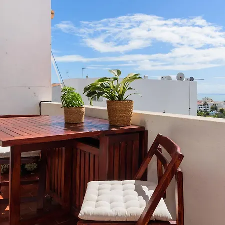 Hillside With Sea View & Fibre Internet Apartment