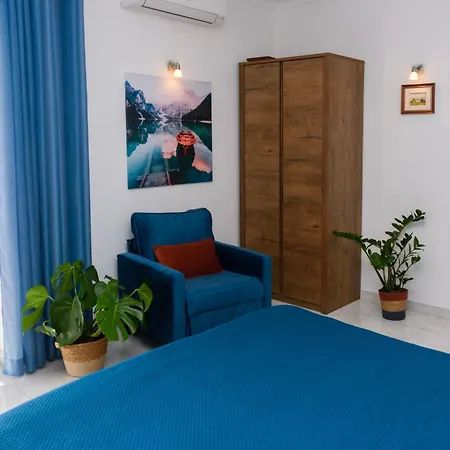 Hillside With Sea View & Fibre Internet